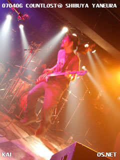 2007/04/06 COUNTLOST@渋谷屋根裏 甲斐(bass)